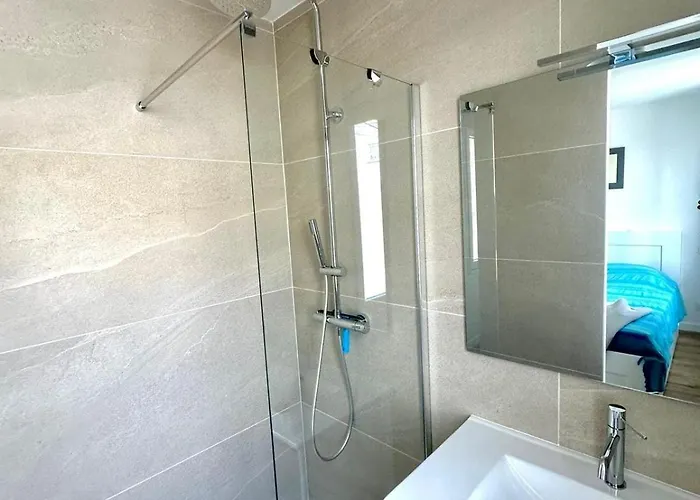 Apartment For 2 People, Terrace, Air Conditioning, Wifi *